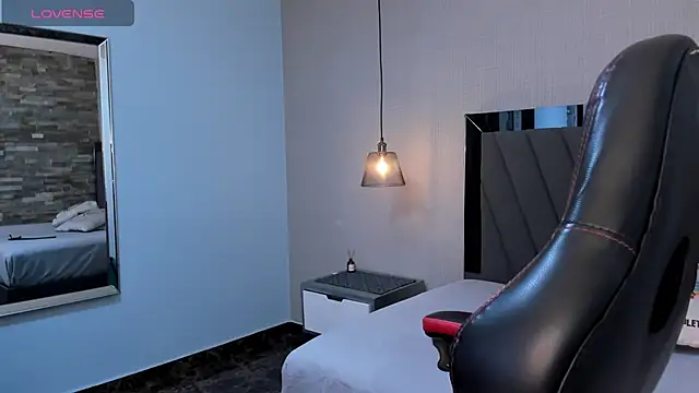 Snapshot of LIANEUMANN chatting on 03-13-25, 07:39 LIANEUMANN online show from 03-13-25, 07:39