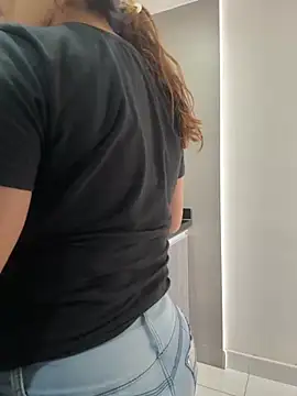 Snapshot of AntonellaAlondra4 chatting on 11-25-25, 02:28 AntonellaAlondra4 online show from 11-25-25, 02:28