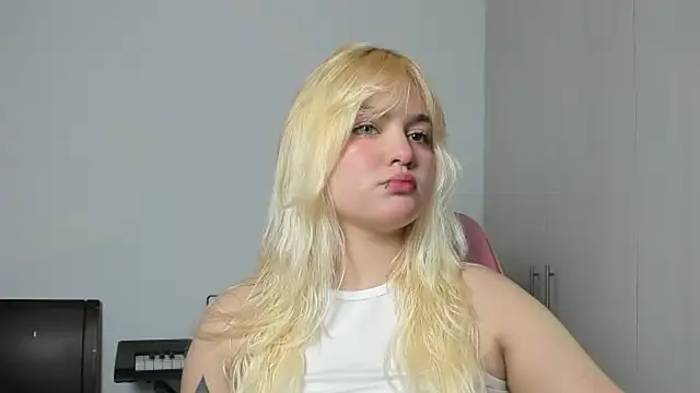 Pretty  zoe online show from 10-01-25, 05:52