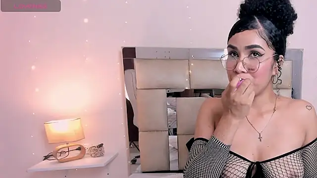 Snapshot of saraandstiven chatting on 01-13-25, 07:43 saraandstiven online show from 01-13-25, 07:43