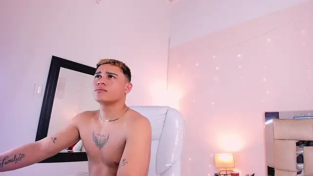 Snapshot of saraandstiven chatting on 01-23-25, 07:22 saraandstiven online show from 01-23-25, 07:22