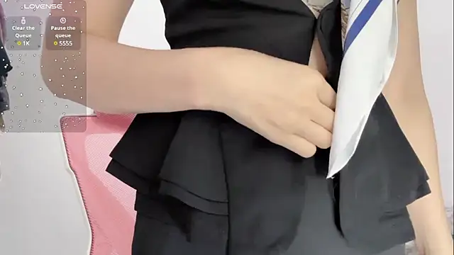 Qwi-V1 online show from 01-05-25, 11:01