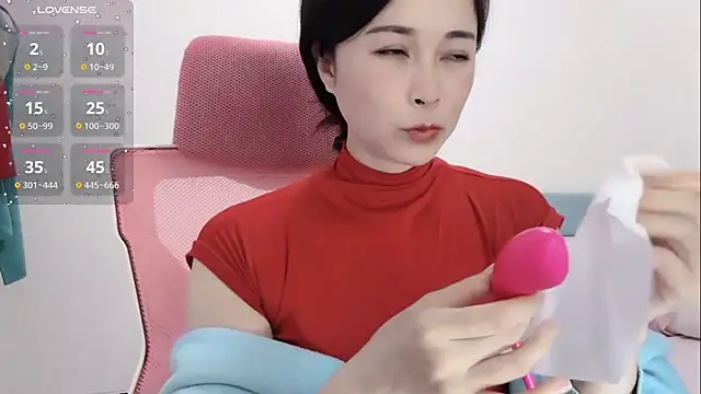 Qwi-V1 online show from 01-18-25, 11:55