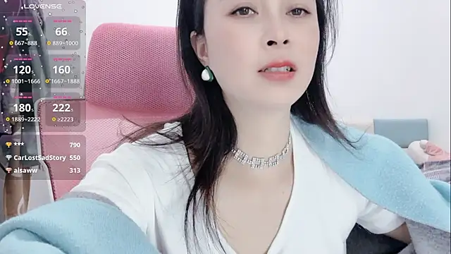 Qwi-V1 online show from 02-12-25, 03:07