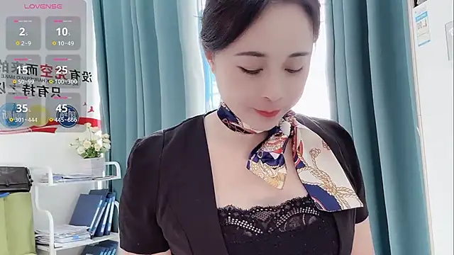 Qwi-V1 online show from 09-09-25, 02:22