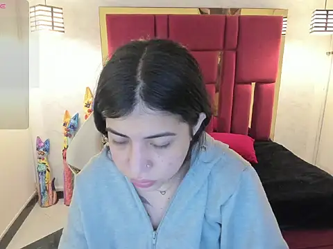 Snapshot of Violet_m chatting on 10-11-25, 11:31 Violet m online show from 10-11-25, 11:31