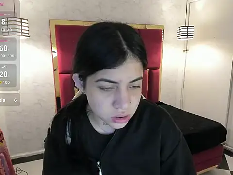 Snapshot of Violet_m chatting on 10-18-25, 11:33 Violet m online show from 10-18-25, 11:33