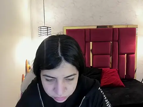 Snapshot of Violet_m chatting on 10-19-25, 12:06 Violet m online show from 10-19-25, 12:06