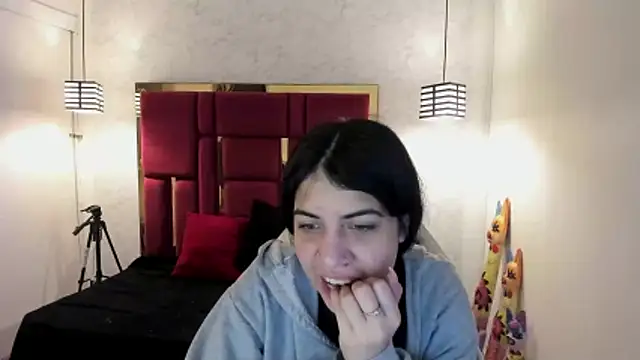 Snapshot of Violet_m chatting on 10-21-25, 11:55 Violet m online show from 10-21-25, 11:55