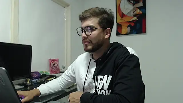 Snapshot of Dylanwish chatting on 12-10-24, 12:39 Dylanwish online show from 12-10-24, 12:39