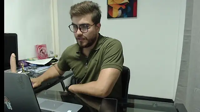 Snapshot of Dylanwish chatting on 12-17-24, 11:27 Dylanwish online show from 12-17-24, 11:27