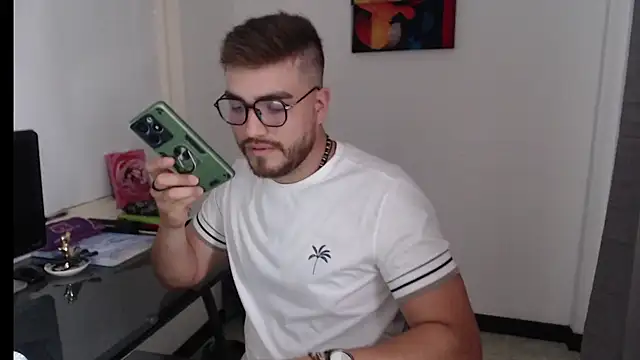 Snapshot of Dylanwish chatting on 12-26-24, 07:49 Dylanwish online show from 12-26-24, 07:49