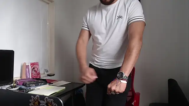 Snapshot of Dylanwish chatting on 02-18-25, 08:36 Dylanwish online show from 02-18-25, 08:36