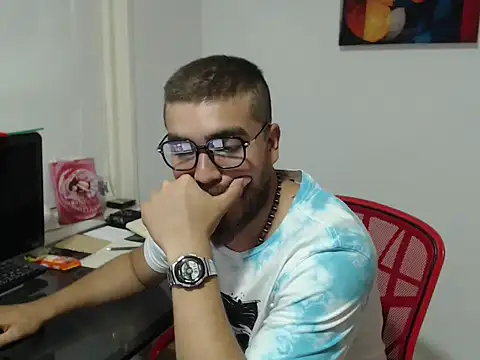 Snapshot of Dylanwish chatting on 09-18-25, 11:51 Dylanwish online show from 09-18-25, 11:51