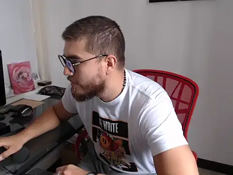 Snapshot of Dylanwish chatting on 10-04-25, 07:45 Dylanwish online show from 10-04-25, 07:45