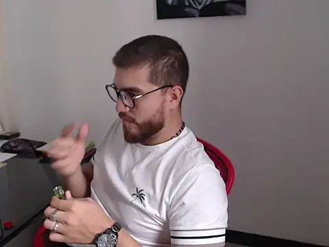 Snapshot of Dylanwish chatting on 10-06-25, 09:23 Dylanwish online show from 10-06-25, 09:23