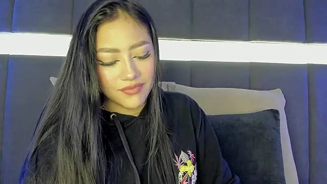 Snapshot of nicolle_pierce chatting on 02-05-25, 12:38 nicolle pierce online show from 02-05-25, 12:38