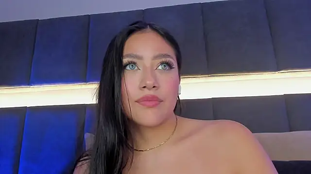 Snapshot of nicolle_pierce chatting on 02-19-25, 12:00 nicolle pierce online show from 02-19-25, 12:00