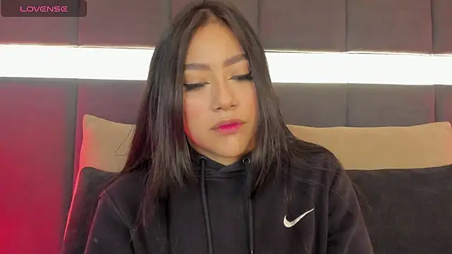 Snapshot of nicolle_pierce chatting on 02-27-25, 12:23 nicolle pierce online show from 02-27-25, 12:23