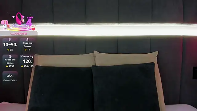 Snapshot of nicolle_pierce chatting on 09-14-25, 01:54 nicolle pierce online show from 09-14-25, 01:54