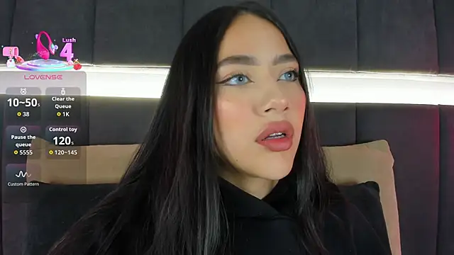 Snapshot of nicolle_pierce chatting on 09-15-25, 01:55 nicolle pierce online show from 09-15-25, 01:55