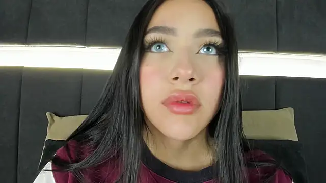 Snapshot of nicolle_pierce chatting on 09-29-25, 02:33 nicolle pierce online show from 09-29-25, 02:33