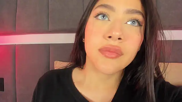 Snapshot of nicolle_pierce chatting on 10-06-25, 02:14 nicolle pierce online show from 10-06-25, 02:14