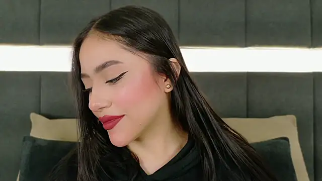 Snapshot of nicolle_pierce chatting on 10-14-25, 02:40 nicolle pierce online show from 10-14-25, 02:40