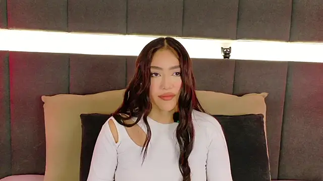 Snapshot of nicolle_pierce chatting on 10-17-25, 12:52 nicolle pierce online show from 10-17-25, 12:52