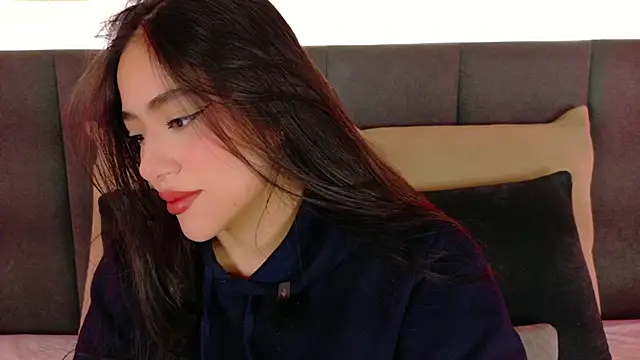 Snapshot of nicolle_pierce chatting on 10-20-25, 01:44 nicolle pierce online show from 10-20-25, 01:44