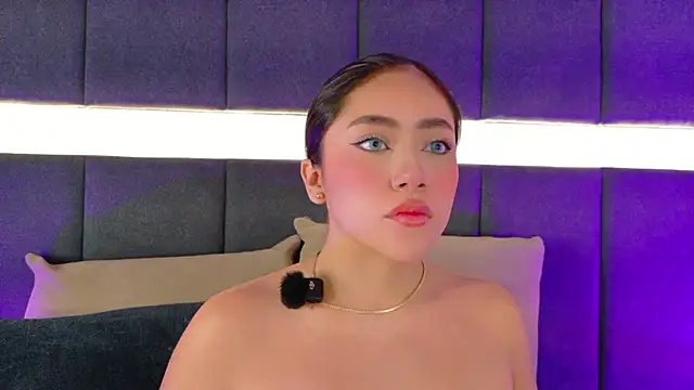 Snapshot of nicolle_pierce chatting on 10-21-25, 01:45 nicolle pierce online show from 10-21-25, 01:45