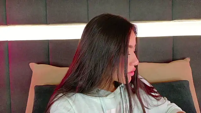 Snapshot of nicolle_pierce chatting on 10-25-25, 01:07 nicolle pierce online show from 10-25-25, 01:07