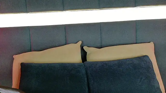 Snapshot of nicolle_pierce chatting on 10-27-25, 02:32 nicolle pierce online show from 10-27-25, 02:32