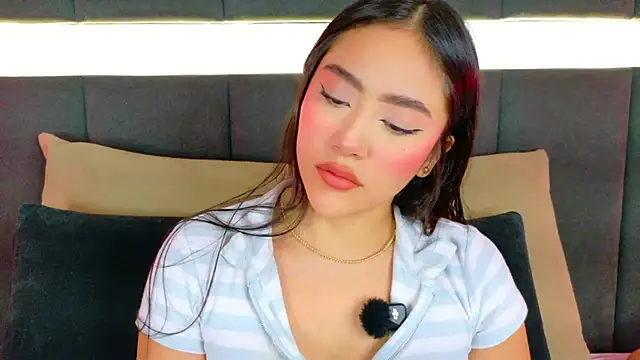 Snapshot of nicolle_pierce chatting on 10-28-25, 02:20 nicolle pierce online show from 10-28-25, 02:20