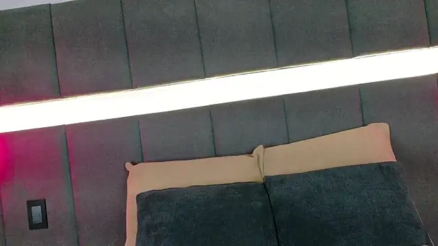 Snapshot of nicolle_pierce chatting on 10-31-25, 02:07 nicolle pierce online show from 10-31-25, 02:07