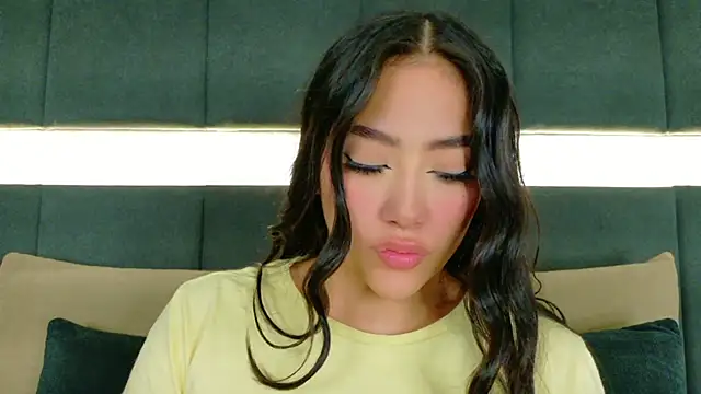 Snapshot of nicolle_pierce chatting on 11-08-25, 12:49 nicolle pierce online show from 11-08-25, 12:49