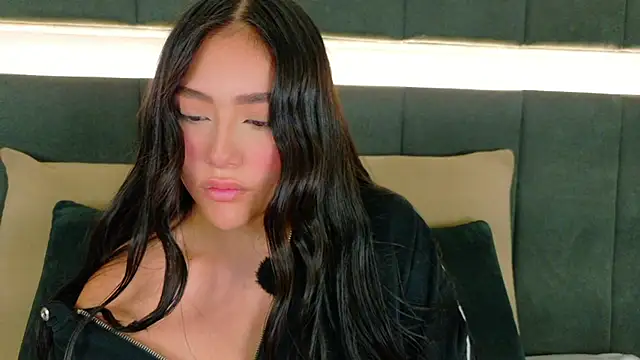 Snapshot of nicolle_pierce chatting on 11-10-25, 02:05 nicolle pierce online show from 11-10-25, 02:05