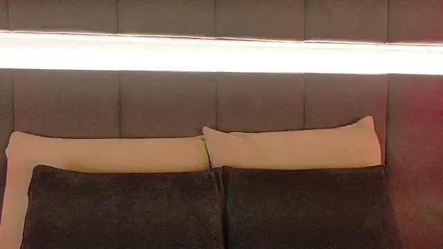 Snapshot of nicolle_pierce chatting on 11-24-25, 01:44 nicolle pierce online show from 11-24-25, 01:44