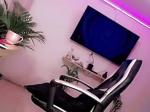 Snapshot of Venecia_Sweet chatting on 09-24-25, 12:47 Venecia Sweet online show from 09-24-25, 12:47