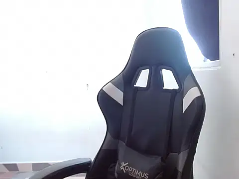 Snapshot of Hard_innocence chatting on 11-06-25, 03:57 Hard innocence online show from 11-06-25, 03:57