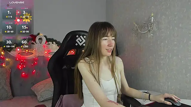 Snapshot of MillicentFarrell chatting on 01-17-25, 08:34 MillicentFarrell online show from 01-17-25, 08:34