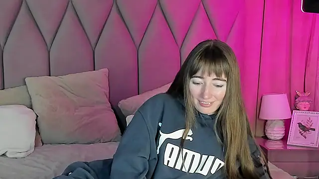 Snapshot of MillicentFarrell chatting on 02-04-25, 07:00 MillicentFarrell online show from 02-04-25, 07:00