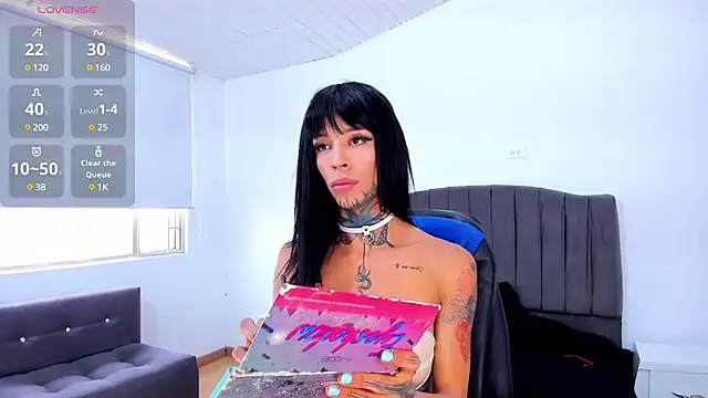 Snapshot of anne_parker chatting on 02-10-25, 02:05 anne parker online show from 02-10-25, 02:05