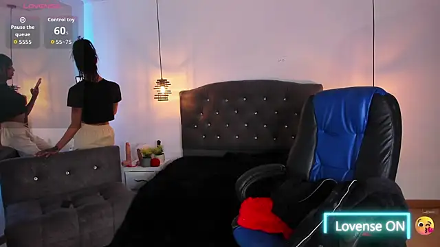 Snapshot of anne_parker chatting on 12-19-25, 01:29 anne parker online show from 12-19-25, 01:29