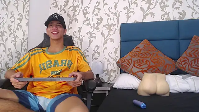 Tyler Rodriguez online show from 02-11-25, 02:57