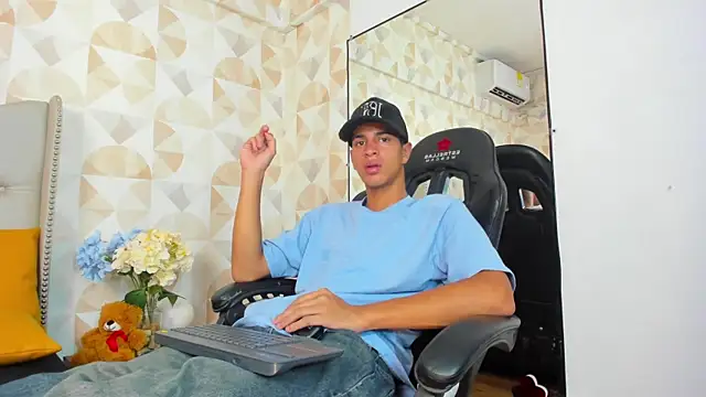 Tyler Rodriguez online show from 03-03-25, 01:42