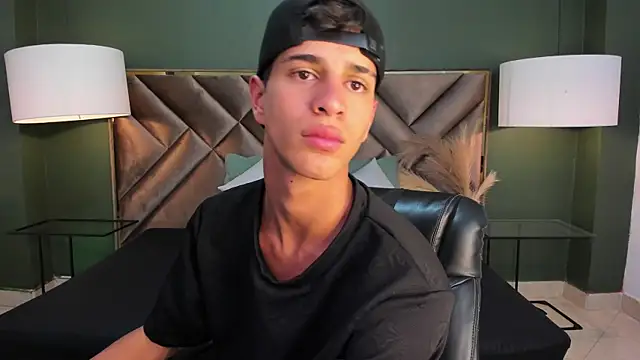 Tyler Rodriguez online show from 03-05-25, 03:40