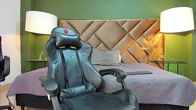 Tyler Rodriguez online show from 09-30-25, 03:33