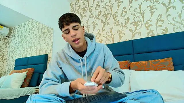 Tyler Rodriguez online show from 10-21-25, 12:00