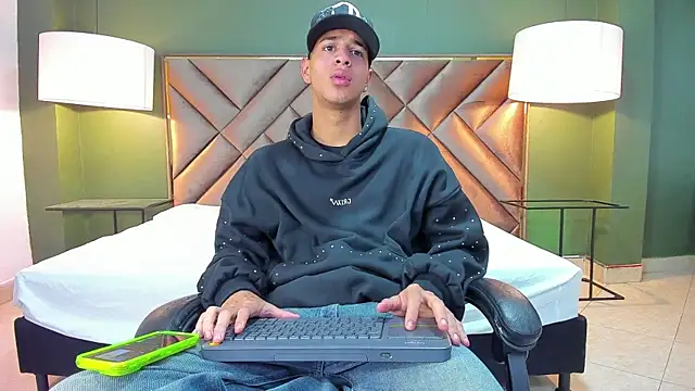 Tyler Rodriguez online show from 10-23-25, 09:57